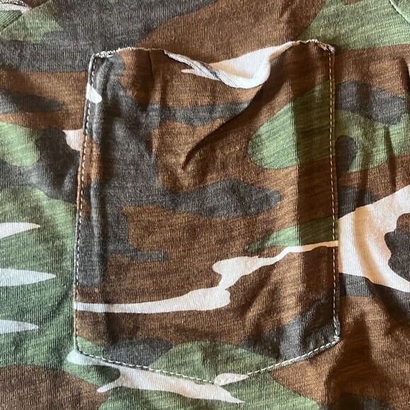 Anthropologie T.LA Women's Camouflage Print V-neck Short Sleeve T-Shirt Green An - Picture 4 of 9